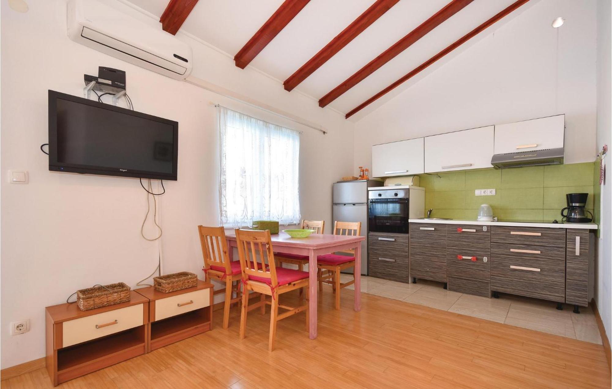 2 Bedroom Gorgeous Apartment In Stomorska Exterior photo